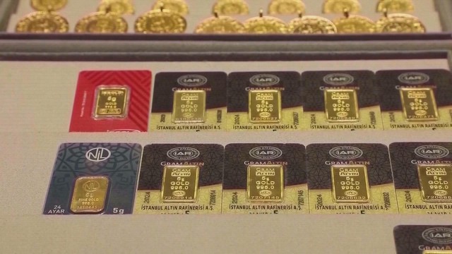 Vàng thế giới quay đầu giảm hơn 2% sau khi ông Trump nói về thuế quan với Trung Quốc - Ảnh 1.