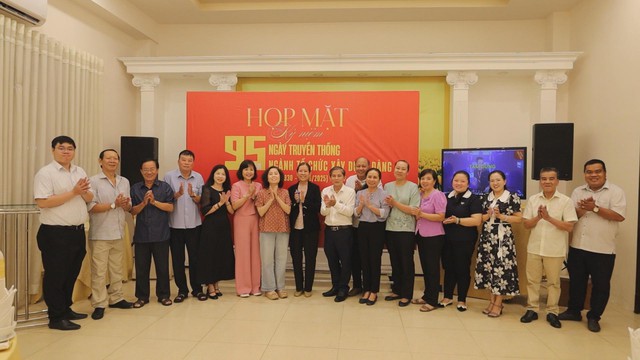 Họp mặt kỷ niệm 95 năm Ngày truyền thống ngành Tổ chức xây dựng Đảng - Ảnh 3.