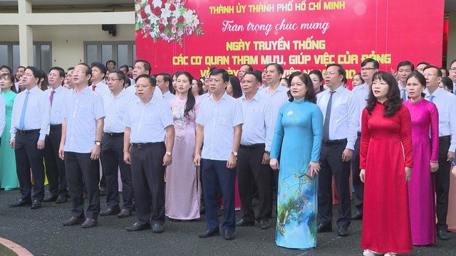 Tri ân những “cánh tay nối dài” của Đảng, tôn vinh vai trò phụ nữ Thành ủy TP. Hồ Chí Minhh nhân ngày 20/10 - Ảnh 1.