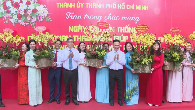 Tri ân những “cánh tay nối dài” của Đảng, tôn vinh vai trò phụ nữ Thành ủy TP. Hồ Chí Minhh nhân ngày 20/10 - Ảnh 3.