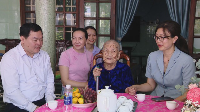 Vẽ Đẹp Hóa Thành Huy Chương: 95 Năm Tôn Vinh 8 Chữ Vàng Và Những Người Mẹ Việt Nam Anh Hùng - Ảnh 1.