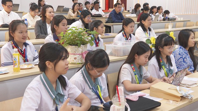 Học sinh đề xuất nhiều sáng kiến xây dựng xã hội bền vững - Ảnh 1.