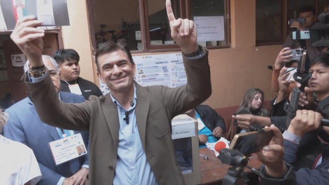 Ông Rodrigo Paz đắc cử Tổng thống Bolivia - Ảnh 1.