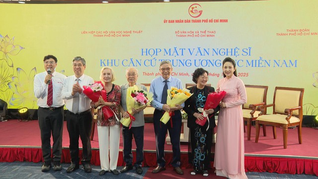 Ký ức và niềm tự hào: Họp mặt văn nghệ sĩ Khu căn cứ Trung ương Cục miền Nam - Ảnh 4.