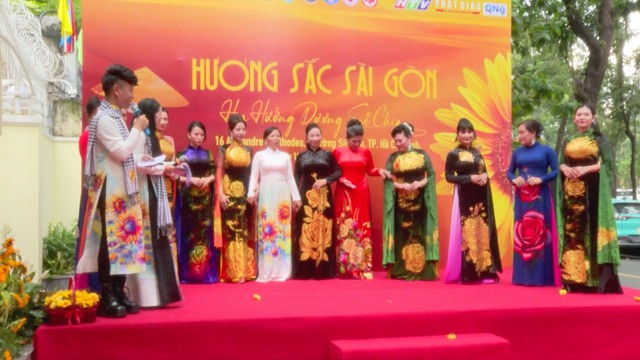 “Hương sắc Sài Gòn”: Khi tà áo dài kể chuyện sẻ chia - Ảnh 2.