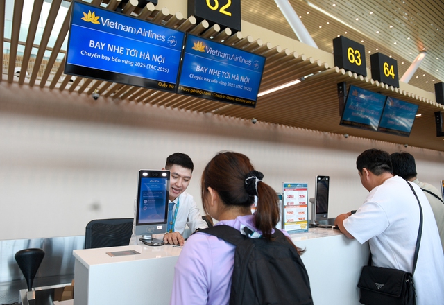 "Bay nhẹ tới Hà Nội": Kết nối vẻ đẹp mùa thu Thủ đô với thông điệp xanh cùng Vietnam Airlines - Ảnh 1.