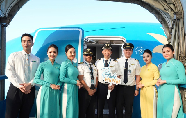 "Bay nhẹ tới Hà Nội": Kết nối vẻ đẹp mùa thu Thủ đô với thông điệp xanh cùng Vietnam Airlines - Ảnh 3.