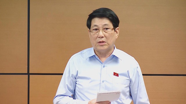 Quốc hội thảo luận sửa đổi Luật hàng không dân dụng và Luật viên chức - Ảnh 3.