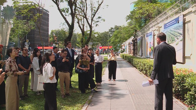 30 năm AFD đồng hành cùng Việt Nam qua triển lãm ảnh tại Dinh thự Pháp - Ảnh 2.