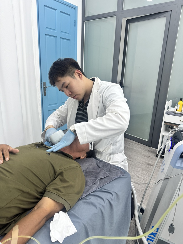 Công an TP. Hồ Chí Minh khởi tố nhóm đối tượng giả danh bác sĩ khám, chữa bệnh, lừa đảo hơn 17 tỷ đồng - Ảnh 3.