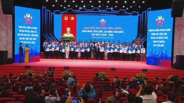 Đại hội thi đua yêu nước công nhân, viên chức - lao động toàn quốc lần thứ XI- Ảnh 2. Đại hội thi đua yêu nước công nhân, viên chức - lao động toàn quốc lần thứ XI- Ảnh 2.