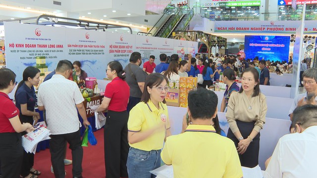 Ngày hội doanh nghiệp phường Bình Tiên: Hàng bình ổn, giảm giá đến 50% phục vụ người dân - Ảnh 6.