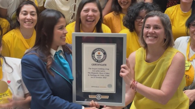 Chile: Sự kiện trao đổi quần áo lớn nhất thế giới - Ảnh 3.