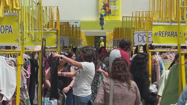 Chile: Sự kiện trao đổi quần áo lớn nhất thế giới - Ảnh 1.