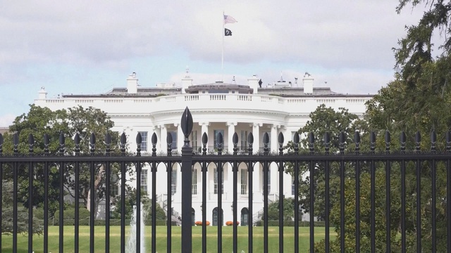 Từ 28/10, nhiều nhân viên kiểm soát không lưu Mỹ sẽ không còn nhận lương - Ảnh 1.