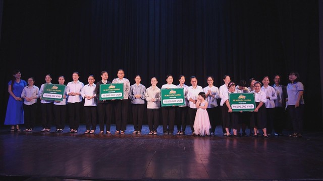 Đêm nhạc “Hoa nở giữa đời”: Lan tỏa tinh thần nhân văn và nghị lực sống phi thường - Ảnh 3.