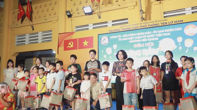 Phường Bến Thành tổ chức Trung thu 2025 với chủ đề “Trăng rằm yêu thương” - Ảnh 4.