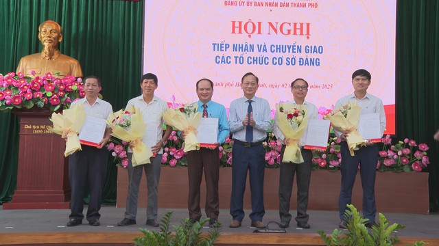 UBND TP. Hồ Chí Minh: Tiếp nhận và chuyển giao nhiều tổ chức đảng, đảng viên trực thuộc - Ảnh 3.