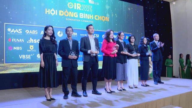 Lễ vinh danh IR Awards lần thứ 15: Ghi nhận 15 năm đồng hành cùng thị trường chứng khoán Việt Nam - Ảnh 2.