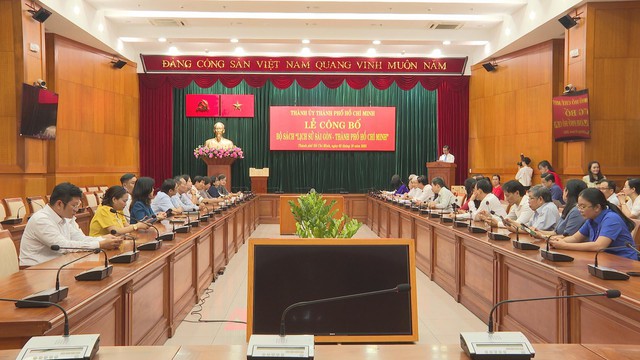 TP.HCM công bố Bộ sách “Lịch sử Sài Gòn - Thành phố Hồ Chí Minh” chào mừng Đại hội Đảng bộ Thành phố lần thứ I - Ảnh 3.