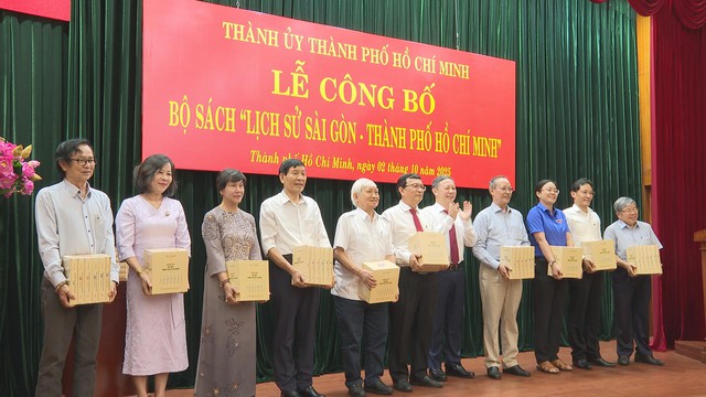 TP.HCM công bố Bộ sách “Lịch sử Sài Gòn - Thành phố Hồ Chí Minh” chào mừng Đại hội Đảng bộ Thành phố lần thứ I - Ảnh 5.