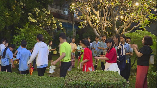 Gửi trọn niềm vui đến trẻ em khuyết tật qua Mùa trăng yêu thương 2025 - Ảnh 1.
