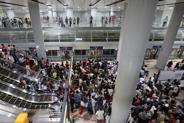Metro số 1 đạt mốc 14 triệu lượt khách, dừng bán vé giấy tại 11 ga - Ảnh 1.