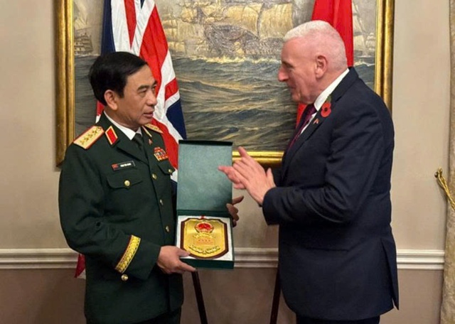 Bộ Quốc phòng Việt Nam sẵn sàng tiếp nhận quân nhân Anh sang học tiếng Việt - Ảnh 1.