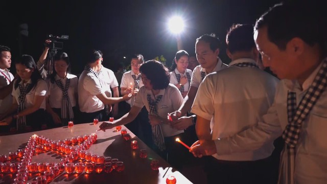 Đoàn đại biểu Đảng ủy các cơ quan Đảng TP. Hồ Chí Minh dâng hương nghĩa trang Hàng Dương - Ảnh 2.