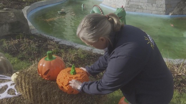 Anh: Legoland đổi sắc cam mừng Halloween - Ảnh 4.