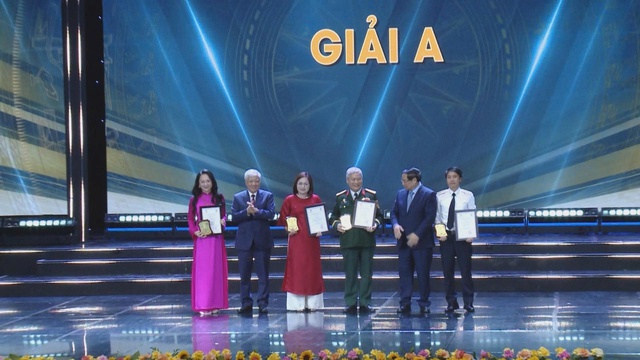 Trao giải báo chí toàn quốc phòng, chống tham nhũng, lãng phí, tiêu cực lần thứ V - Ảnh 4.