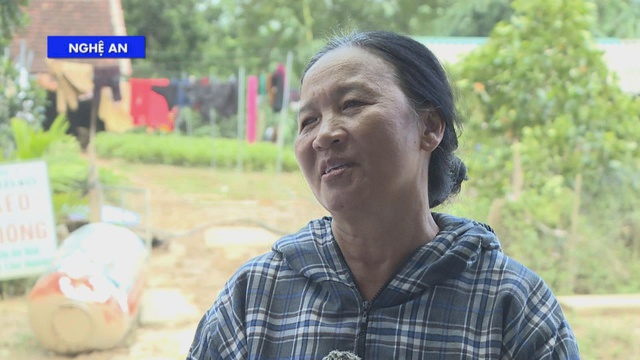 Người dân Nghệ An vật lộn với ngập lụt kéo dài - Ảnh 4.