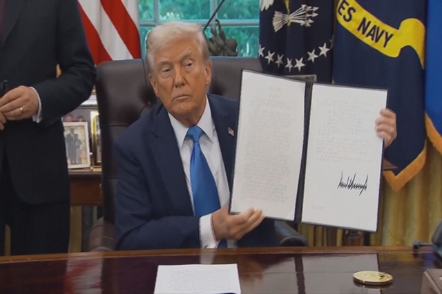 Mỹ: Nhiều công đoàn, hiệp hội tôn giáo kiện ông Donald Trump vì tăng phí visa H-1B - Ảnh 2.