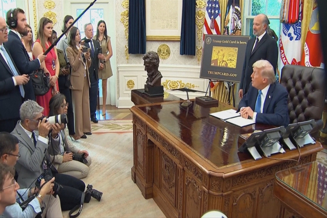Mỹ: Nhiều công đoàn, hiệp hội tôn giáo kiện ông Donald Trump vì tăng phí visa H-1B - Ảnh 1.