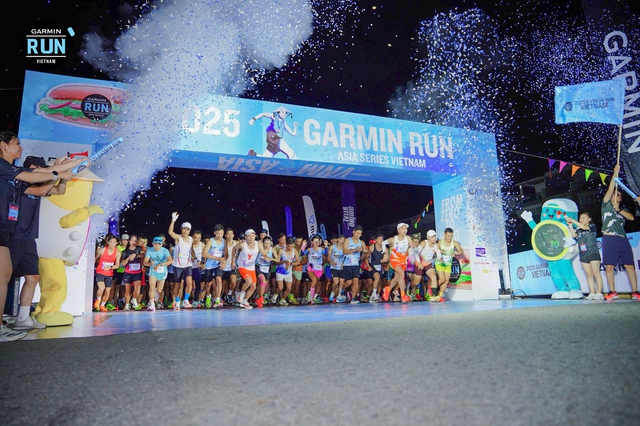 Gần 6.000 vận động viên chinh phục đường đua Garmin Run 2025 - Ảnh 1.