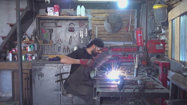 Nghệ nhân Iran biến phế liệu kim loại thành tác phẩm nghệ thuật- Ảnh 4.
