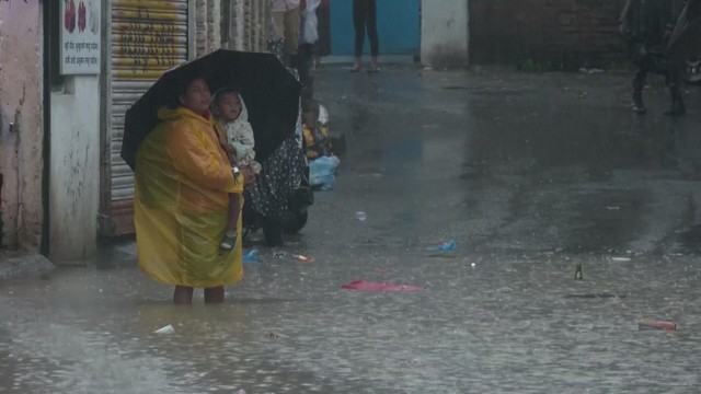 Lở đất, lũ quét khiến hàng chục người Nepal và Ấn Độ thương vong - Ảnh 1.