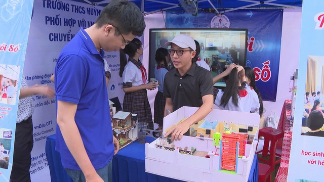 Phát động Phong trào “Bình dân học vụ số” tại phường Bình Tân- Ảnh 9.