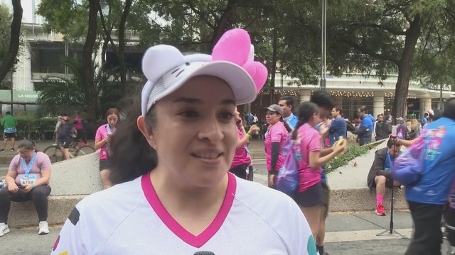 Đường phố nhuộm hồng Hello Kitty - Ảnh 3.
