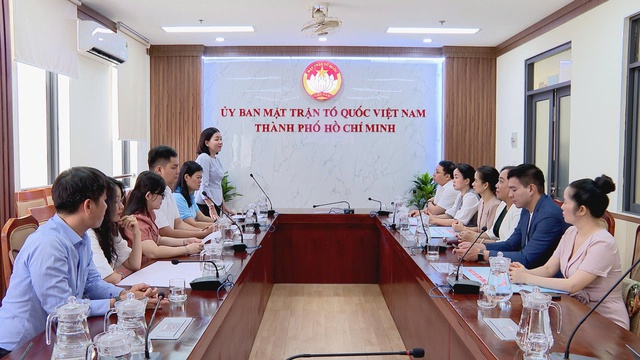 Chung tay hướng về đồng bào vùng bão lũ - Ảnh 1.