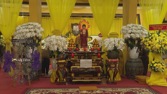 TP. Hồ Chí Minh: Đoàn lãnh đạo thành phố viếng Trưởng lão Hòa thượng Thích Trí Tịnh - Ảnh 1.