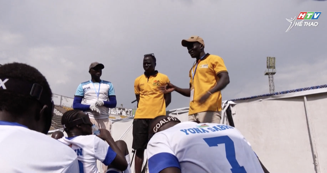 Thông điệp nhân văn từ đội bóng đá khiếm thị Nam Sudan - Ảnh 3.