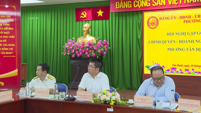 Phường Tân Định tăng cường đối thoại, hỗ trợ tiểu thương chuyển đổi số - Ảnh 1.