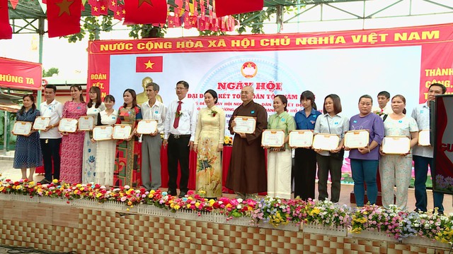 Phường Bình Tân phát động phong trào thi đua, lan tỏa tinh thần đoàn kết, xây dựng đô thị văn minh - Ảnh 3.