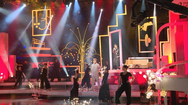 "Thay lời muốn nói" tháng 11: Thắp "Đốm lửa hồng" sưởi ấm trái tim khán giả giữa gió đầu mùa - Ảnh 1.