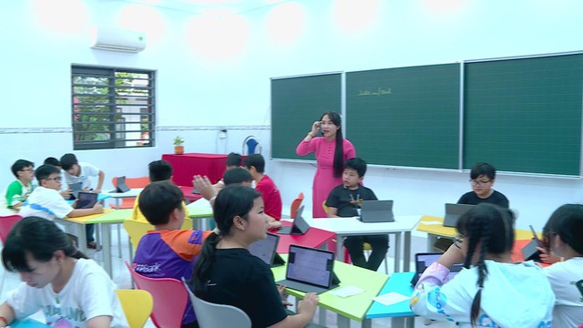 Từ bảng đen đến màn hình số: Hành trình đổi mới trong trường học - Ảnh 1.