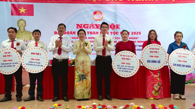 Phường Bình Tân phát động phong trào thi đua, lan tỏa tinh thần đoàn kết, xây dựng đô thị văn minh - Ảnh 2.