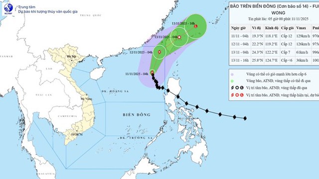 Bão số 14 Fung-wong đi chậm, giảm cấp nhưng vẫn rất mạnh trên Biển Đông - Ảnh 1.