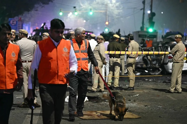 Ấn Độ: Xe hơi phát nổ gần di tích lịch sử Thủ đô, ít nhất 10 người thiệt mạng- Ảnh 1. Ấn Độ: Xe hơi phát nổ gần di tích lịch sử Thủ đô, ít nhất 10 người thiệt mạng- Ảnh 1.