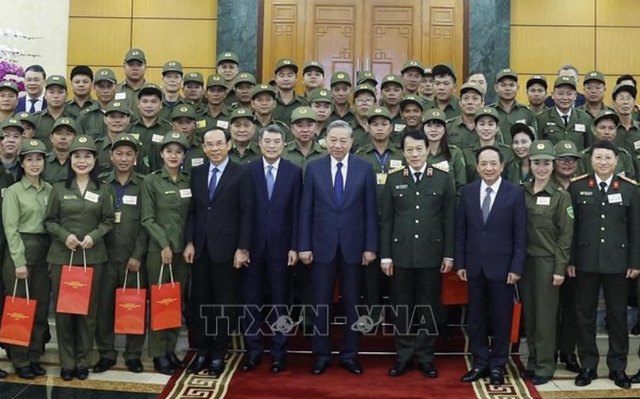 Tổng Bí thư Tô Lâm gặp mặt các tập thể, cá nhân tham gia bảo vệ an ninh, trật tự ở cơ sở tiêu biểu, xuất sắc - Ảnh 5.